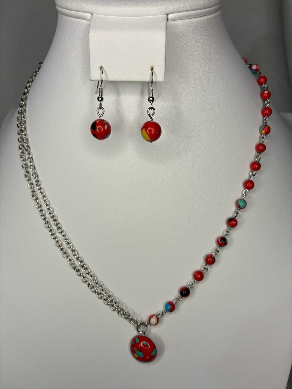 Red Multi-Color Beaded Pendant
Necklace & Earrings Set New Without Tags